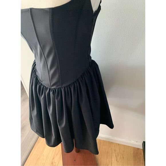 Zara Short square neckline dress with straps. Voluminous hem. Concealed side zip - Picture 2 of 5